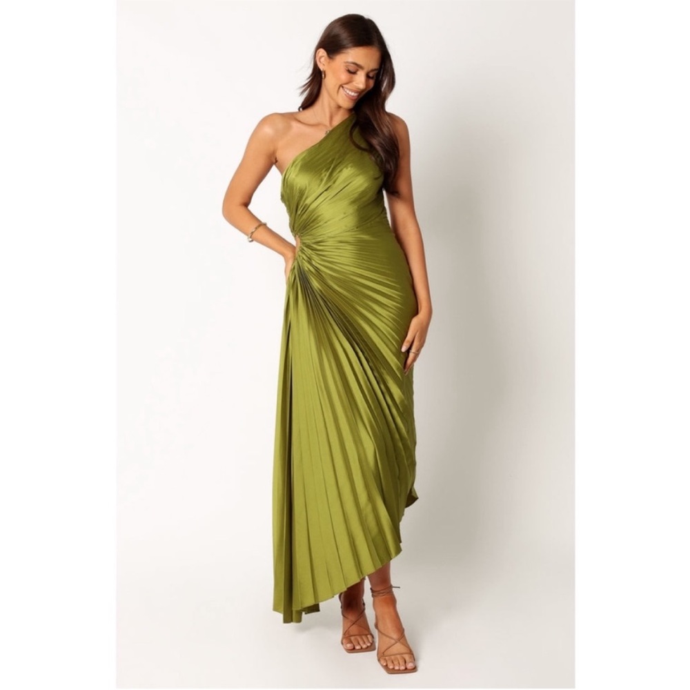 Petal & Pup One-Shoulder Olive Green Pleated Maxi Dress